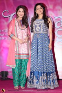 Madhuri Dixit feet photo thumbnail