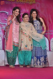 Madhuri Dixit feet photo thumbnail