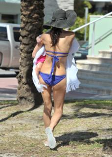 Bethenny Frankel feet photo thumbnail