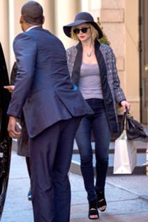Jennifer Lawrence feet photo thumbnail