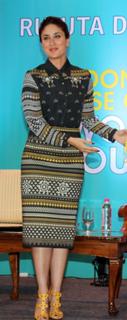 Kareena Kapoor feet photo thumbnail