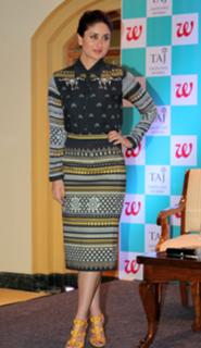 Kareena Kapoor feet photo thumbnail