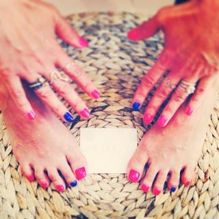 Jessica Alba feet photo thumbnail