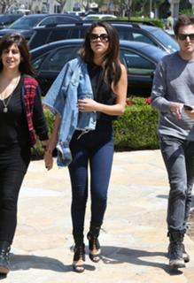 Selena Gomez feet photo thumbnail