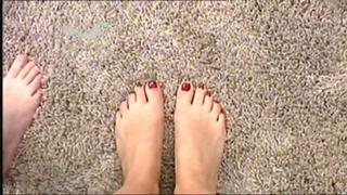 Holly Willoughby feet photo thumbnail
