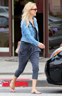 Kate Hudson feet photo thumbnail