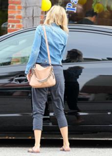 Kate Hudson feet photo thumbnail