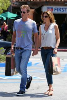 Cindy Crawford feet photo thumbnail