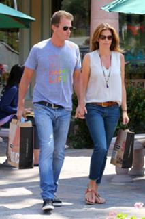 Cindy Crawford feet photo thumbnail