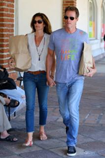 Cindy Crawford feet photo thumbnail