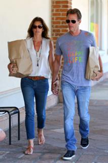 Cindy Crawford feet photo thumbnail