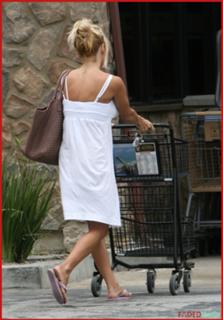 Pamela Anderson feet photo thumbnail