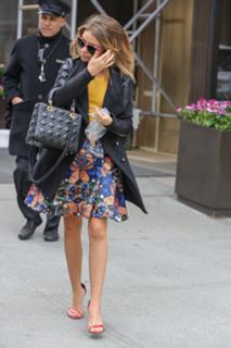 Sarah Hyland feet photo thumbnail