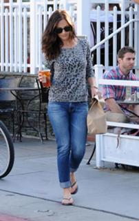 Minka Kelly feet photo thumbnail