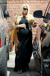 Jessica Simpson feet photo thumbnail