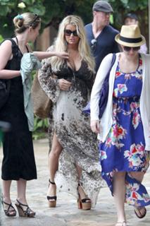 Jessica Simpson feet photo thumbnail