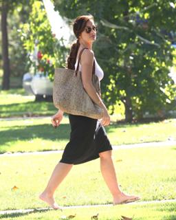 Minka Kelly feet photo thumbnail