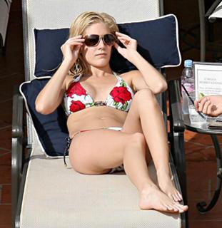 Heidi Montag feet photo thumbnail