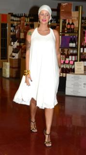 Amber Rose feet photo thumbnail