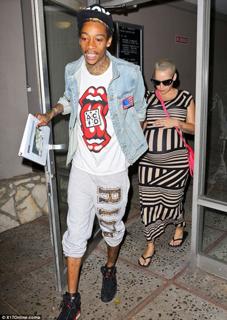 Amber Rose feet photo thumbnail