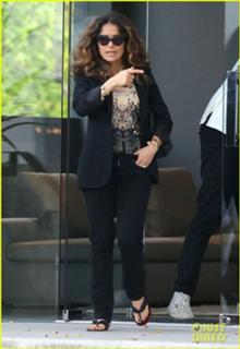 Salma Hayek feet photo thumbnail