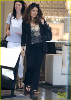 Salma Hayek feet photo thumbnail