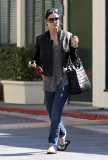 Demi Moore feet photo thumbnail