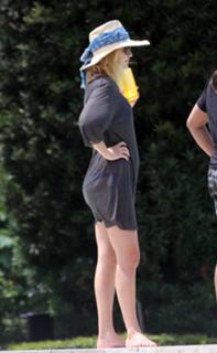 Kate Hudson feet photo thumbnail
