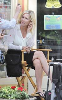 Jennie Garth feet photo thumbnail