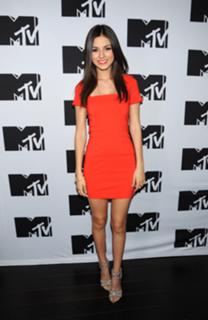 Victoria Justice feet photo thumbnail