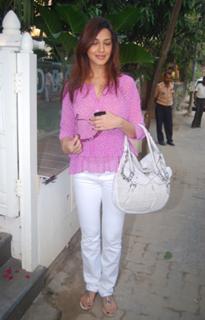 Sonali Bendre feet photo thumbnail