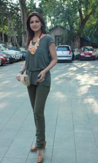 Sonali Bendre feet photo thumbnail