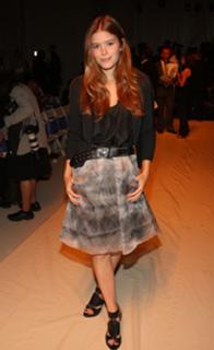 Kate Mara feet photo thumbnail