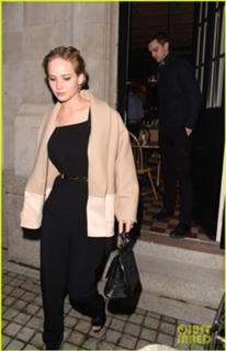 Jennifer Lawrence feet photo thumbnail
