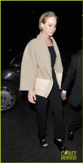 Jennifer Lawrence feet photo thumbnail