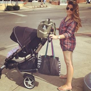 Jessie James Decker feet photo thumbnail