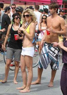 AnnaLynne McCord feet photo thumbnail
