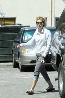 Ashley Tisdale feet photo thumbnail