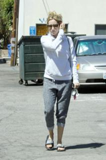 Ashley Tisdale feet photo thumbnail