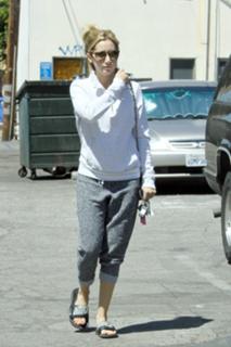 Ashley Tisdale feet photo thumbnail
