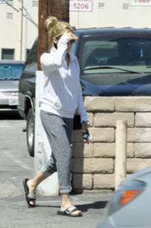 Ashley Tisdale feet photo thumbnail