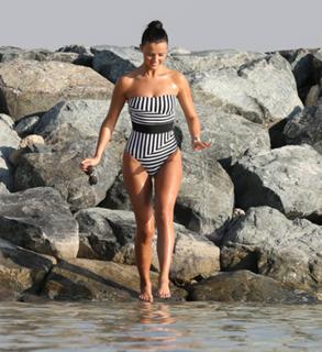 Lucy Mecklenburgh feet photo thumbnail