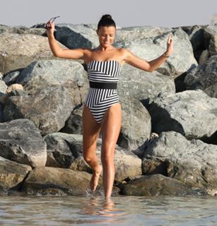 Lucy Mecklenburgh feet photo thumbnail
