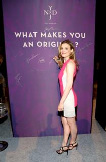 Gillian Jacobs feet photo thumbnail