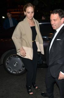 Jennifer Lawrence feet photo thumbnail