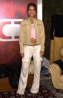 Maria Menounos feet photo thumbnail