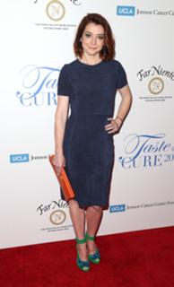 Alyson Hannigan feet photo thumbnail