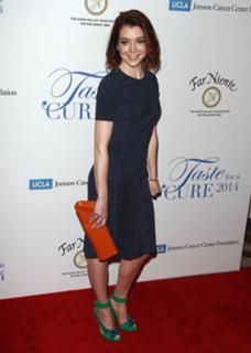 Alyson Hannigan feet photo thumbnail