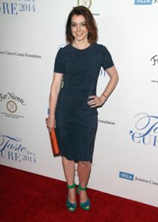 Alyson Hannigan feet photo thumbnail