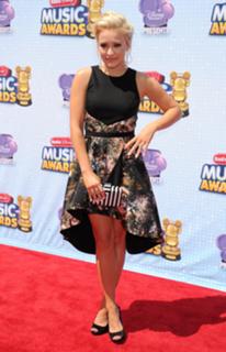 Emily Osment feet photo thumbnail